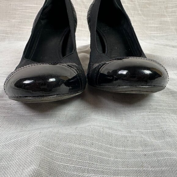 Tory Burch Carrie Quilted Soft Patent Toe Cap Block Heel Pumps Gold Black Sz 8.5 - Picture 3 of 9